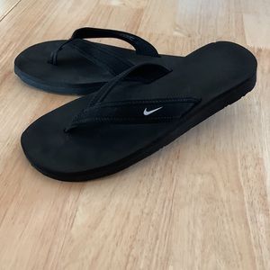 Nike flip flops EUC